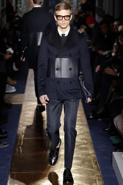 Look 3